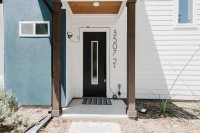 CottageChic Modern Room with Its Own Private Bathr Main Photo