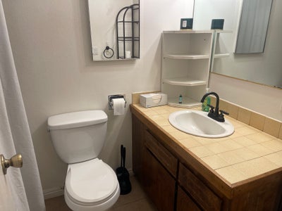 Room for rent in HB  Main Photo