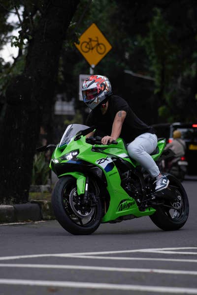 Room wanted in Bellevue, WA Main Photo