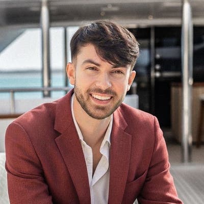 Professional Male seeks a large room Main Photo