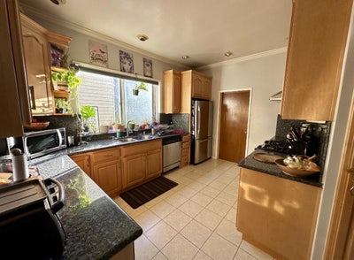 Unfurnished room in a bright peaceful home Main Photo