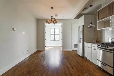 Rooms Available in a 4 Bed/1.5 Bath Apartment  Main Photo