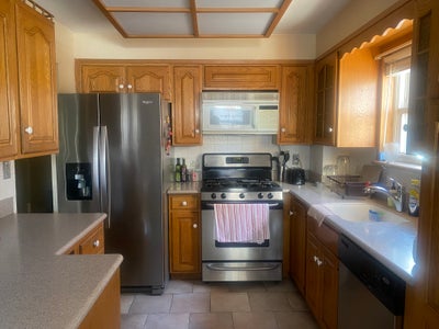 Room in Astoria  Main Photo