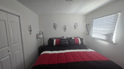 This condo have large BR with a large closet. The  Main Photo