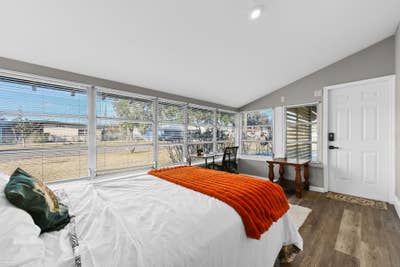 Live in Rock Lake Main Photo