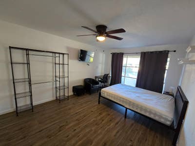 Live in Beverly Oaks, a 11 minute walk to transit  Main Photo