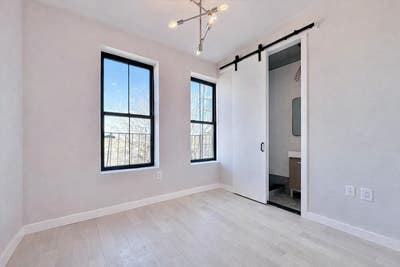 🔥 Roomies Wanted — Girls or Guys! 🔥 Main Photo