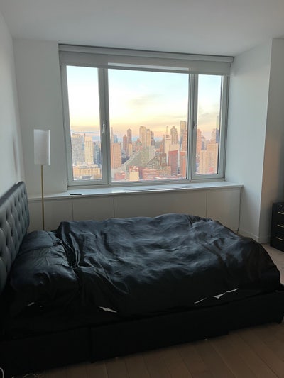 Large bedroom in luxury high rise Main Photo