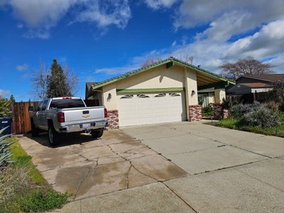 Quiet 3 bedroom house Main Photo