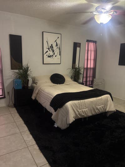 Master room w private pool in backyard Main Photo