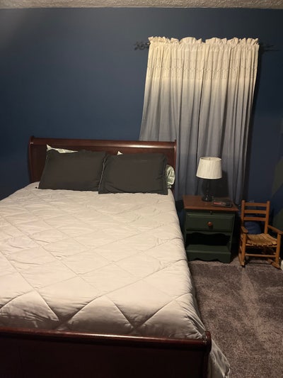 Room in nice neighborhood  Main Photo