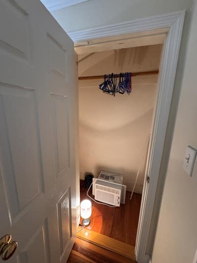 Private room available for rent immediately  Main Photo