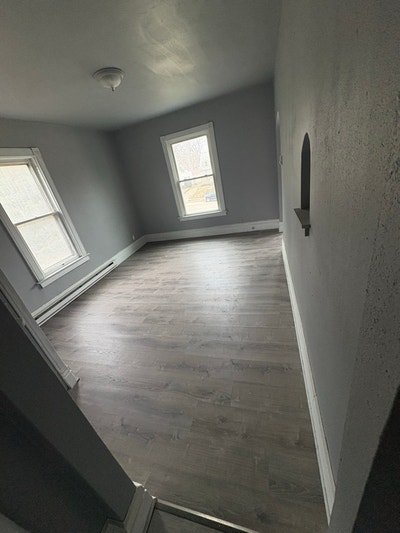 Cozy Single Unit in Fairmont | 603 Albion Ave | Av Main Photo