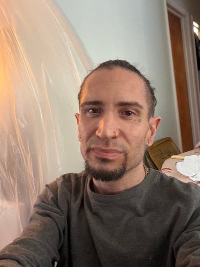 Professional Male seeks a small or large room Main Photo