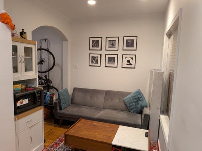 Big private room in Midtown East apartment Main Photo