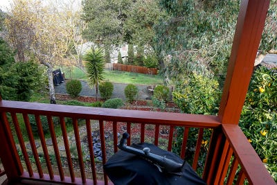 Quiet large room (160sq f), view,yard Main Photo