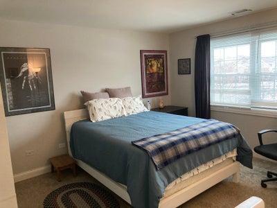 Peaceful Naperville Home Share, Private Bed & Bath Main Photo