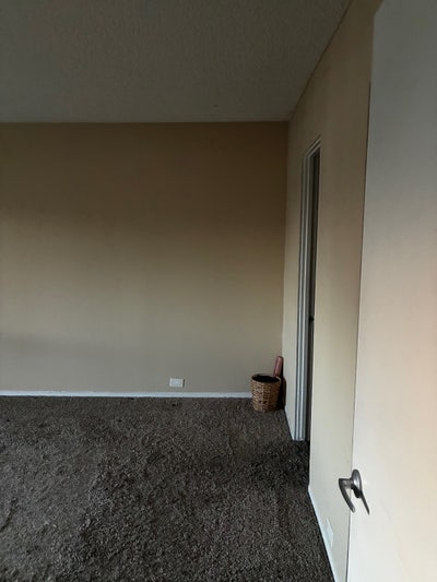 Newport Beach Room available ! Main Photo