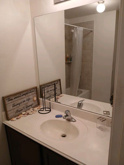 Guest bedroom suite fully furnished Main Photo