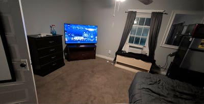 Large room in sfh Main Photo