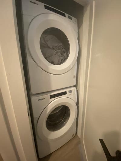 Montrose Area Furnished Studio Apartment / Balcony Main Photo