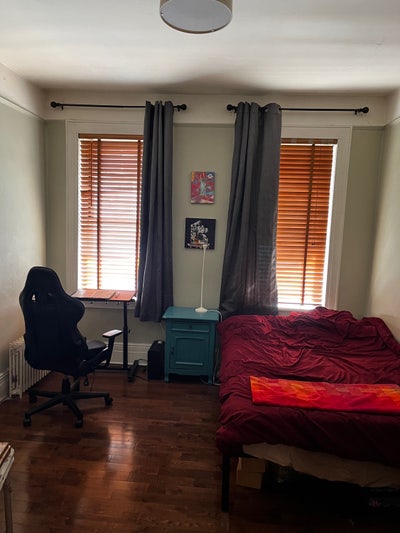 Sunny Astoria Room • April 1  Main Photo