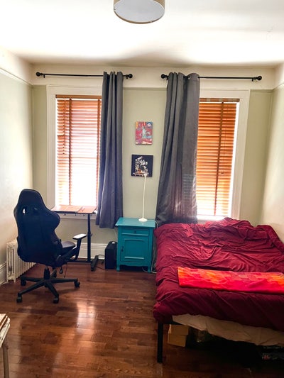 Sunny Astoria Room • April 1  Main Photo