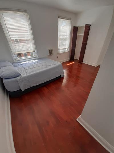 Graduate hospital area room for rent in a 2br apt Main Photo