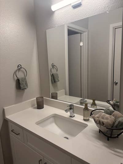 1 Bed Room fully Furnished with a 45yr Old Female Main Photo