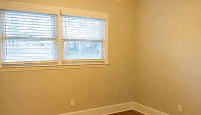 Close to popular restaurants, shopping Main Photo