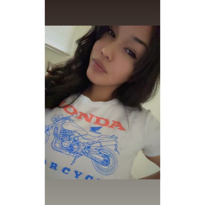 32 year old woman looking for room in Anaheim Main Photo