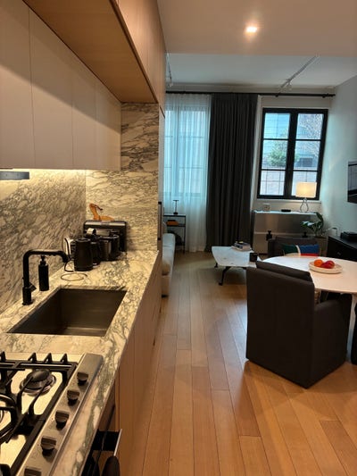 Light and quiet professional apartment in Chelsea Main Photo