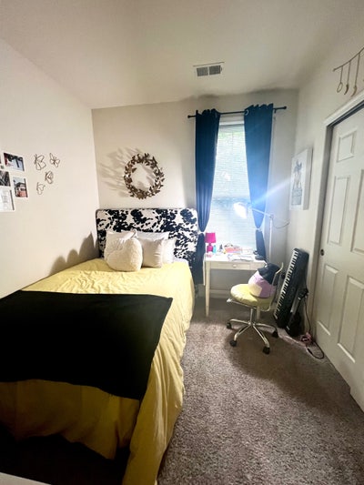 Room Available Near Old Town Manassas Main Photo
