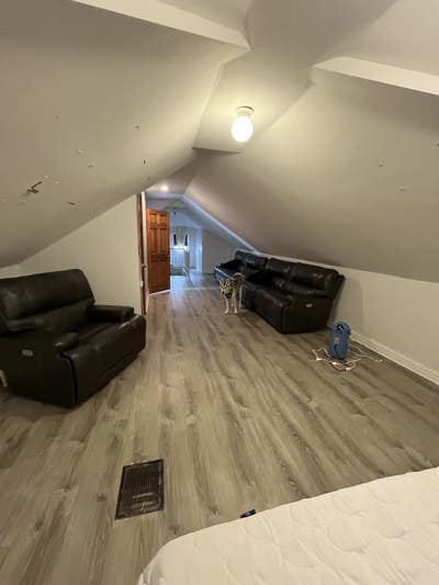 Semi private upstairs loft/apartment for rent  Main Photo
