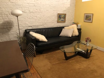 Large bedroom inc. heat& water avail. March 30 Main Photo