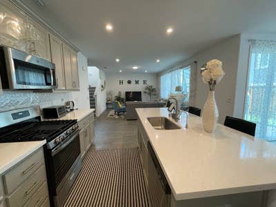 Private Bedroom in a Modern San Marco Home  Main Photo