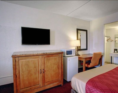 If your looking for the cheapest room to stay  Main Photo