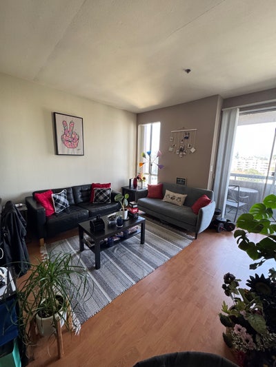 Private bedroom & bathroom +parking  Main Photo