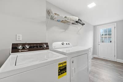 Modern Luxury Meets Space in English Ave–Vine City Main Photo