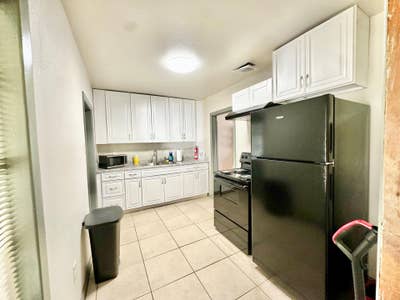 Central Tampa Living, easy access to I, Zoo, and A Main Photo