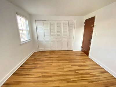 1 Bedroom 1 Bath with extra room that could be use Main Photo