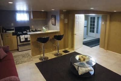 Cozy Studio w Private Entry,  Bathroom & Kitchenet Main Photo