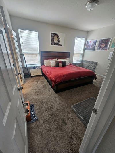 Beautiful Master Bedroom in South Austin Main Photo