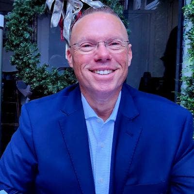 Professional Male seeks a small or large room Main Photo