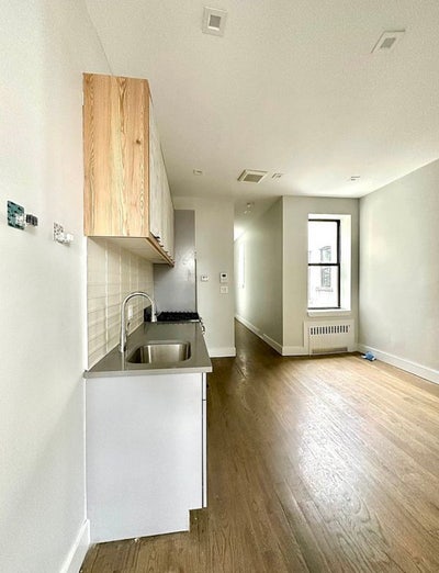 Private room with window, closet in bedstuy 1YEAR Main Photo