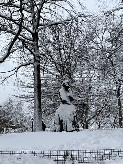 UWS Private Bed/Bath Suite:Doorman,in unit Laundry Main Photo
