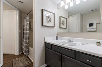 Room & Bedroom  Main Photo