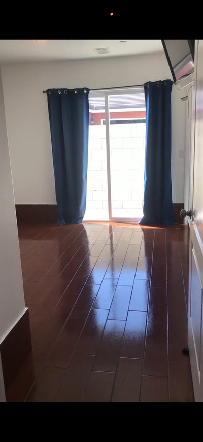 Large sized room available Main Photo