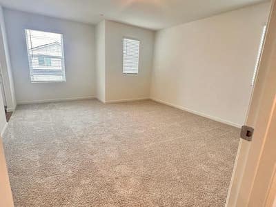 Spacious Room Mins from East Gate Shopping Center  Main Photo