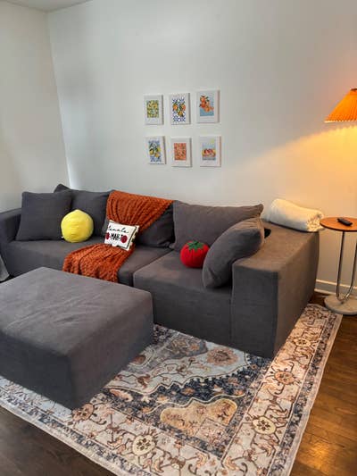 Colorful PlazaShamrock Duplex unit with Spacious Y Main Photo